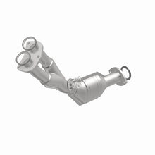 Load image into Gallery viewer, MagnaFlow Direct Fit Catalytic Converter 01-04 Tacoma 2.7L front 49S