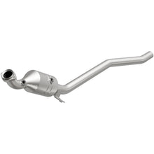 Load image into Gallery viewer, MagnaFlow Direct Fit Catalytic Converter 2006-2011 R350 3.5 L Underbody