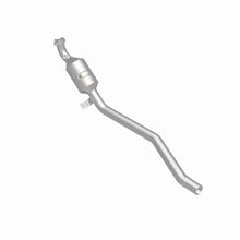 Load image into Gallery viewer, MagnaFlow Direct Fit Catalytic Converter 2006-2011 R350 3.5 L Underbody