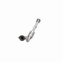 Load image into Gallery viewer, MagnaFlow Direct Fit Catalytic Converter 98-01 GM MidSize 3.1L