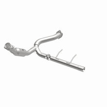 Load image into Gallery viewer, MagnaFlow Direct Fit Catalytic Converter 2007-2008 Ford Expedition/Navigator V8-5.4L