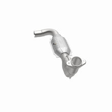 Load image into Gallery viewer, MagnaFlow Direct Fit Catalytic Converter 99-00 Ford Exped 4.6L