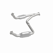 Load image into Gallery viewer, MagnaFlow Direct Fit Catalytic Converter 00-01Tahoe/Yukon V8 5.7L