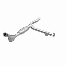 Load image into Gallery viewer, MagnaFlow Direct Fit Catalytic Converter 99-00 F-150 4.2L V6 2WD P/