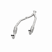Load image into Gallery viewer, MagnaFlow Direct Fit Catalytic Converter OEM 2003 Land Rover Discovery Underbody