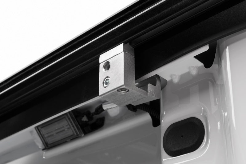 Retrax 99-06 Toyota Tundra Access/Double Cab (Short Bed) Retrax IX - GTR Auto
