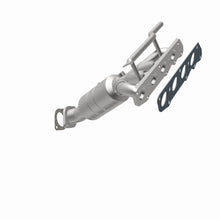 Load image into Gallery viewer, MagnaFlow Direct Fit Catalytic Converter 07 Ford Focus 2.0L Manifold **CA Emissions**
