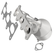 Load image into Gallery viewer, MagnaFlow Direct Fit Catalytic Converter 07-09 Hyundai Santa Fe 2.7L