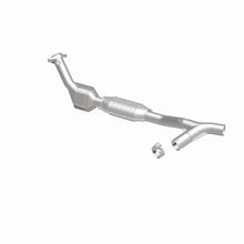 Load image into Gallery viewer, MagnaFlow Direct Fit Catalytic Converter 98 Ford Expedition 5.4L