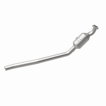 Load image into Gallery viewer, MagnaFlow Direct Fit Catalytic Converter 2006-2011 R350 3.5 L Underbody