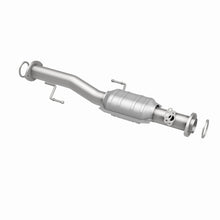 Load image into Gallery viewer, MagnaFlow Direct Fit Catalytic Converter 99-02 4Runner 3.4L rear OEM