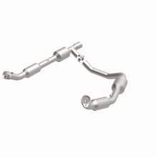 Load image into Gallery viewer, MagnaFlow Direct Fit Catalytic Converter 05-06 Ford E-350 Super Duty 5.4L