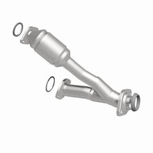 Load image into Gallery viewer, MagnaFlow Direct Fit Catalytic Converter 01-03 Highlander 3L rr OEM