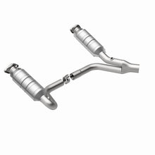 Load image into Gallery viewer, MagnaFlow Direct Fit Catalytic Converter Raider 2006 8 4.7L