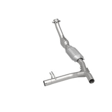 Load image into Gallery viewer, MagnaFlow Direct Fit Catalytic Converter 97-98 Expedition-Navigator