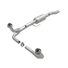 Load image into Gallery viewer, MagnaFlow Direct Fit Catalytic Converter 00 Dodge Durango 5.2/5.9L