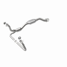 Load image into Gallery viewer, MagnaFlow Direct Fit Catalytic Converter 01-05 Chevy Blazer 4.3L 4WD