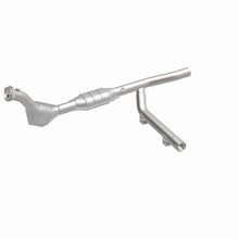 Load image into Gallery viewer, MagnaFlow Direct Fit Catalytic Converter 97-98 Ford Expedition 4.6