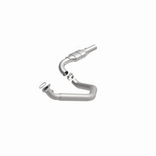 Load image into Gallery viewer, MagnaFlow Direct Fit Catalytic Converter 03-07 GM 2500/3500 D/S OEM