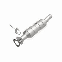 Load image into Gallery viewer, MagnaFlow Direct Fit Catalytic Converter 07-08 E-350 Super Duty 5.4 &amp; 6.8 L OEM Underbody