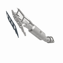 Load image into Gallery viewer, MagnaFlow Direct Fit Catalytic Converter 07 Ford Focus 2.0L Manifold **CA Emissions**