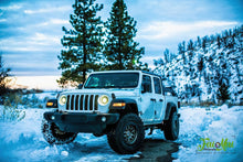 Load image into Gallery viewer, Oracle Jeep JL/Gladiator JT Oculus Bi-LED Projector Headlights - Amber/White Switchback