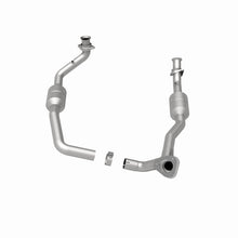 Load image into Gallery viewer, MagnaFlow Direct Fit Catalytic Converter 2002 Ford E-Series Vans 5.4L