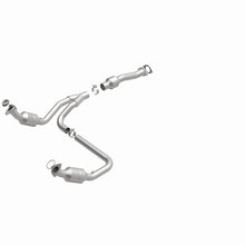 Load image into Gallery viewer, MagnaFlow Direct Fit Catalytic Converter 2011-2014 Express 1500 4.3L Underbody