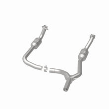 Load image into Gallery viewer, MagnaFlow Direct Fit Catalytic Converter 2009-2014 E-150 4.6 L Underbody