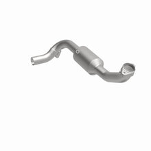 Load image into Gallery viewer, MagnaFlow Direct Fit Catalytic Converter 05-06 Lincoln Navigator 5.4L