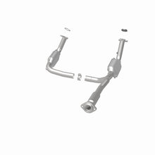 Load image into Gallery viewer, MagnaFlow Direct Fit Catalytic Converter 05-06 GMC Envoy XL Denali