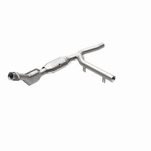 Load image into Gallery viewer, MagnaFlow Direct Fit Catalytic Converter 01-04 Ford F-150 4.2L 2wd