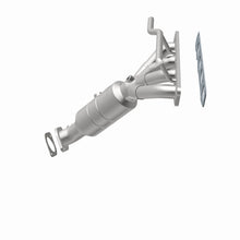 Load image into Gallery viewer, MagnaFlow Direct Fit Catalytic Converter 07 Ford Focus 2.0L Manifold **CA Emissions**