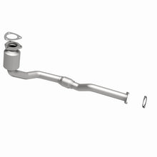 Load image into Gallery viewer, MagnaFlow Direct Fit Catalytic Converter 02-03 Saturn Vue 3.0L Front