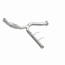 Load image into Gallery viewer, MagnaFlow Direct Fit Catalytic Converter 2007-2008 Ford Expedition/Navigator V8-5.4L