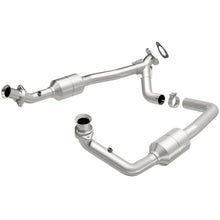 Load image into Gallery viewer, MagnaFlow Direct Fit Catalytic Converter 00-03 Ford E150 5.4L