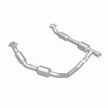 Load image into Gallery viewer, MagnaFlow Direct Fit Catalytic Converter 05-06 Ford E-350 Super Duty 5.4L