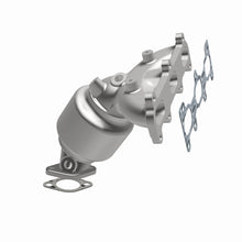 Load image into Gallery viewer, MagnaFlow Direct Fit Catalytic Converter 07-09 Hyundai Santa Fe 2.7L