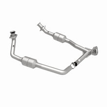 Load image into Gallery viewer, MagnaFlow Direct Fit Catalytic Converter 2002 Ford E-Series Vans 5.4L