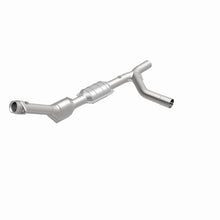 Load image into Gallery viewer, MagnaFlow Direct Fit Catalytic Converter 00-04 Ford E150 4.6L P/S