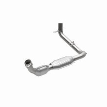 Load image into Gallery viewer, MagnaFlow Direct Fit Catalytic Converter 98 Ford Expedition 5.4L