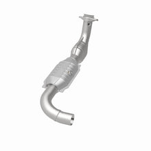 Load image into Gallery viewer, MagnaFlow Direct Fit Catalytic Converter 99-00 Ford Exped 4.6L