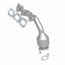 Load image into Gallery viewer, MagnaFlow Direct Fit Catalytic Converter 2007-2009 Sorento 3.3 3.8 L Manifold