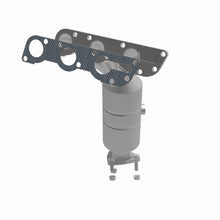 Load image into Gallery viewer, MagnaFlow Direct Fit Catalytic Converter 04-05 Suz Verona2.5 Manifold Front
