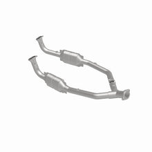 Load image into Gallery viewer, MagnaFlow Direct Fit Catalytic Converter OEM 2003 Land Rover Discovery Underbody