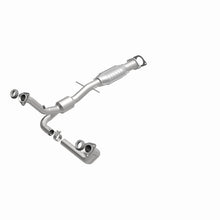Load image into Gallery viewer, MagnaFlow Direct Fit Catalytic Converter Chevy S-10 00-02 OEM