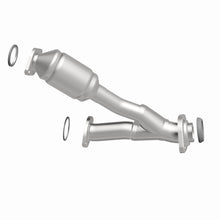Load image into Gallery viewer, MagnaFlow Direct Fit Catalytic Converter 01-03 Highlander 3L rr OEM