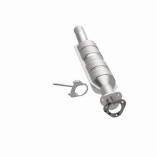 Load image into Gallery viewer, MagnaFlow Direct Fit Catalytic Converter 07-08 E-350 Super Duty 5.4 &amp; 6.8 L OEM Underbody