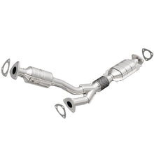 Load image into Gallery viewer, MagnaFlow Direct Fit Catalytic Converter 00-03 Saturn LS 3.0L Rear