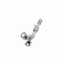 Load image into Gallery viewer, MagnaFlow Direct Fit Catalytic Converter 02-03 Saturn Vue 3.0L Rear
